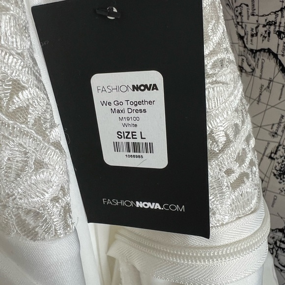 Fashion Nova Spaghetti Strap Wedding Gown NWT - Picture 13 of 14